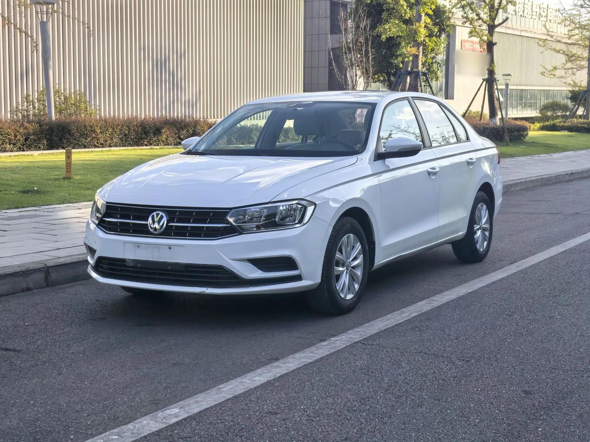 Volkswagen Bora 2017 1.6L Manual Fashion Model — миниатюра 6
