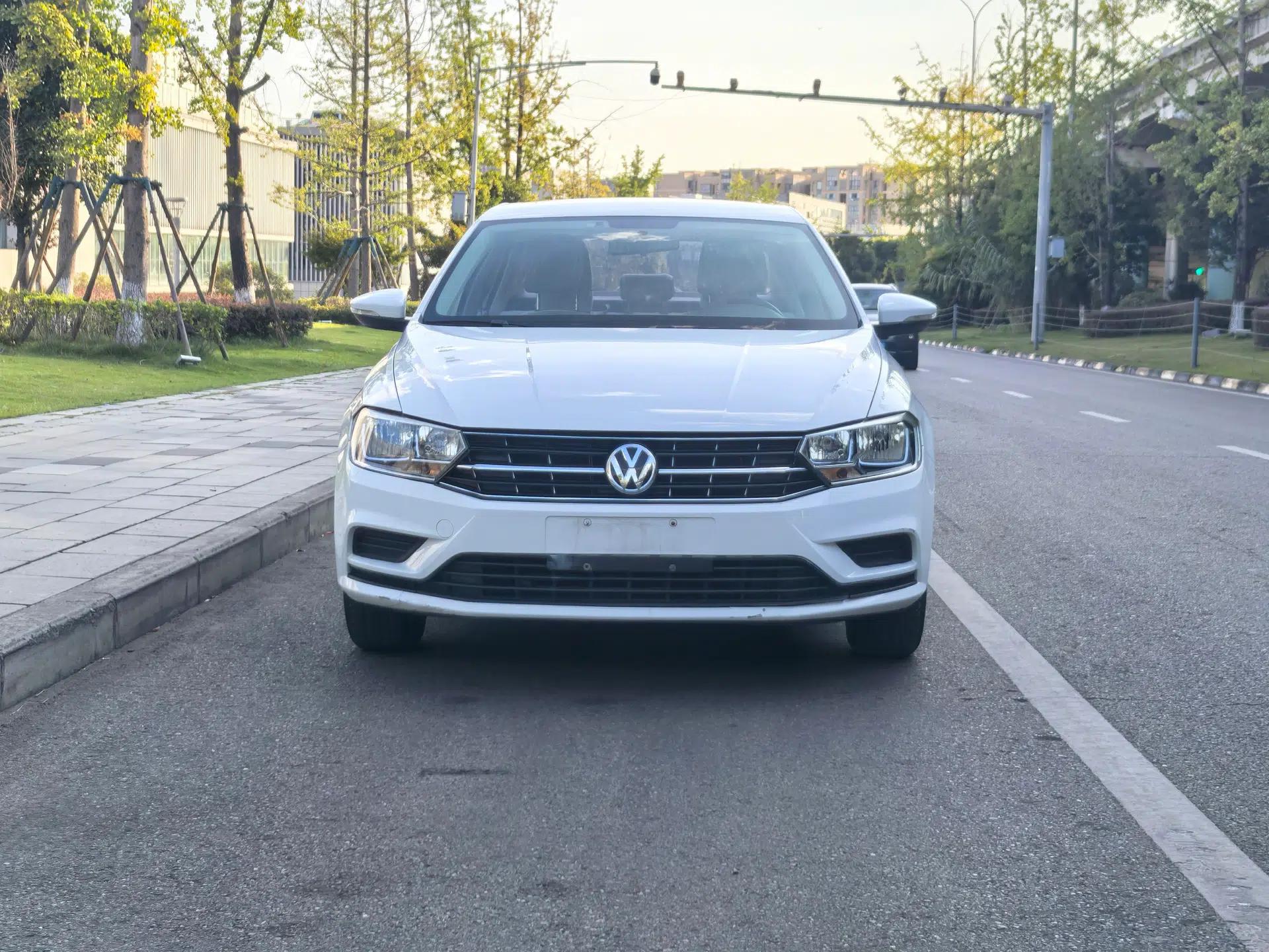 Volkswagen Bora 2017 1.6L Manual Fashion Model — миниатюра 7