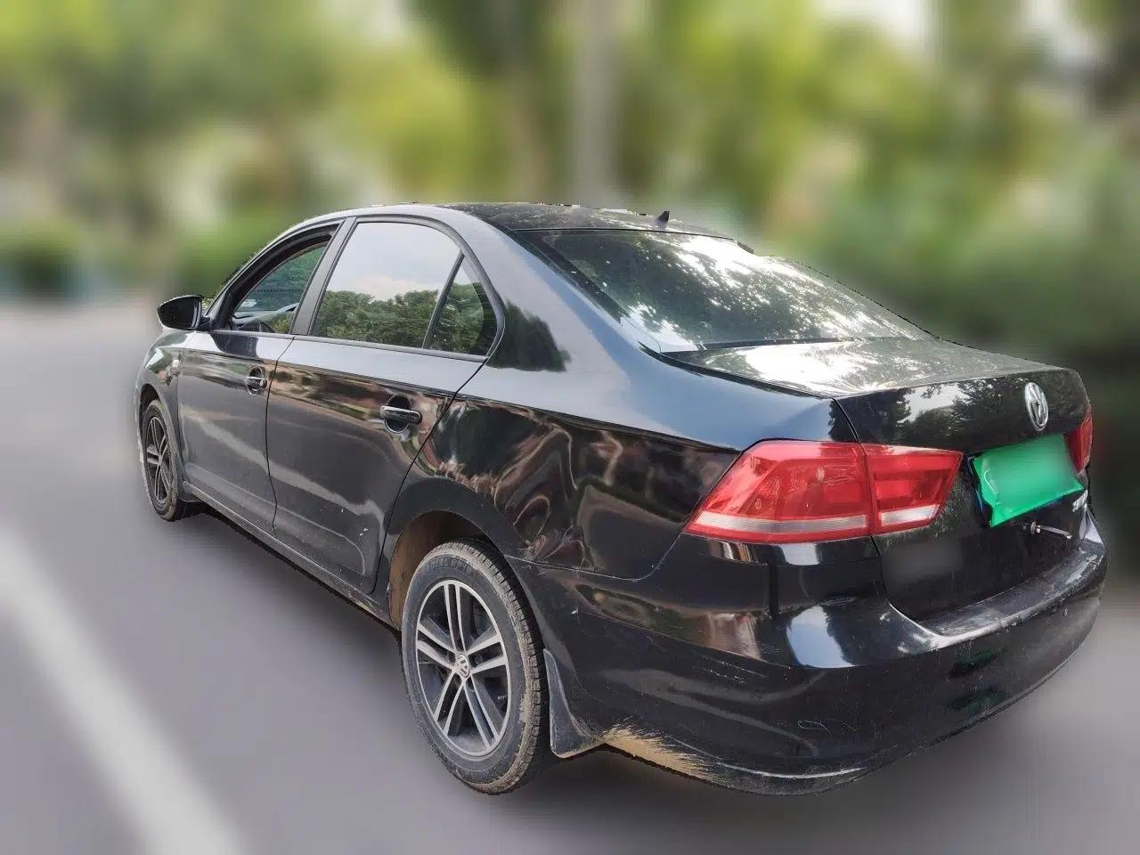 Volkswagen Santana 2013 1.6L Manual Fashion Edition — миниатюра 4