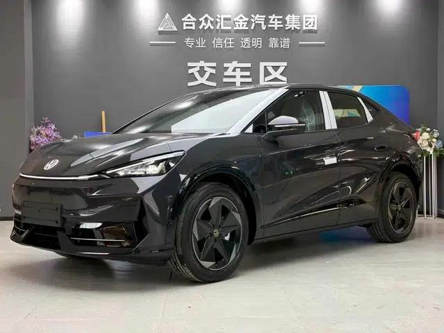 Volkswagen 06 2025 Pure