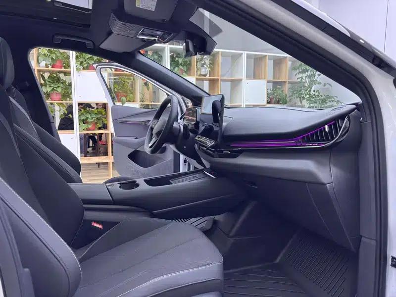 VW 06 2024 Facelift Pro with Long Range — миниатюра 8