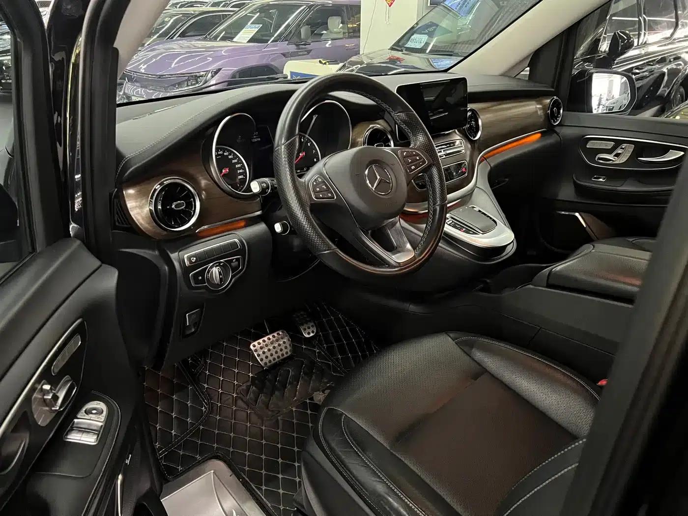 Mercedes-Benz V-Class 2021 V 260 Premium Edition — миниатюра 4