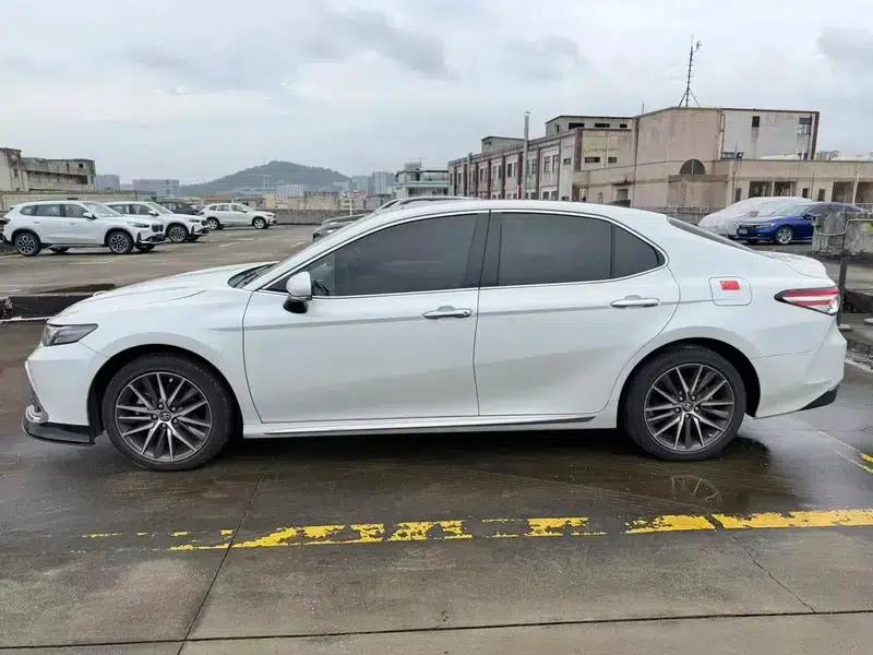 2023 Camry 2.5G Luxury Edition — миниатюра 3