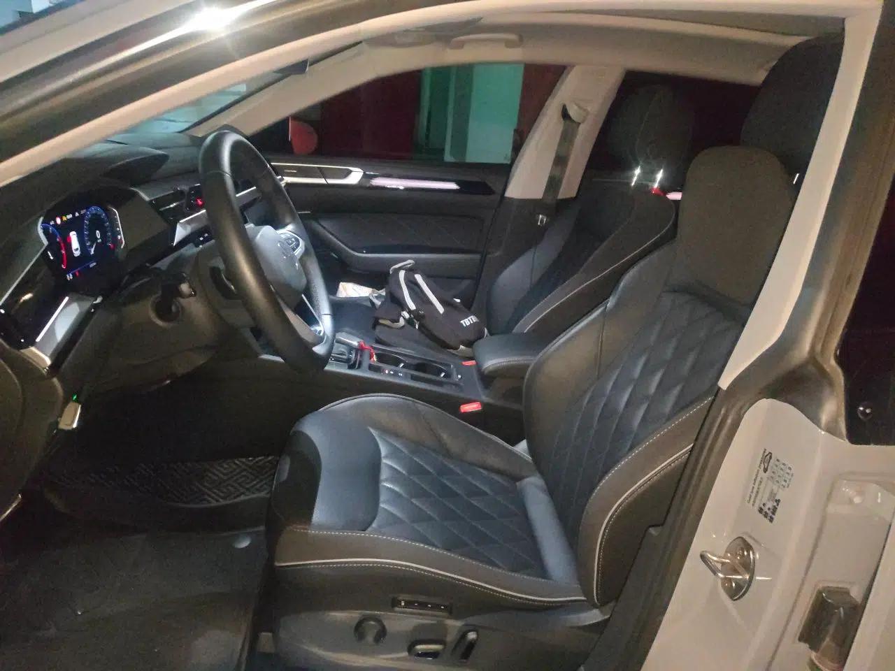 Volkswagen FAW-Volkswagen CC 2021 Estate Vehicle 380TSI Vizzion Edition — миниатюра 15