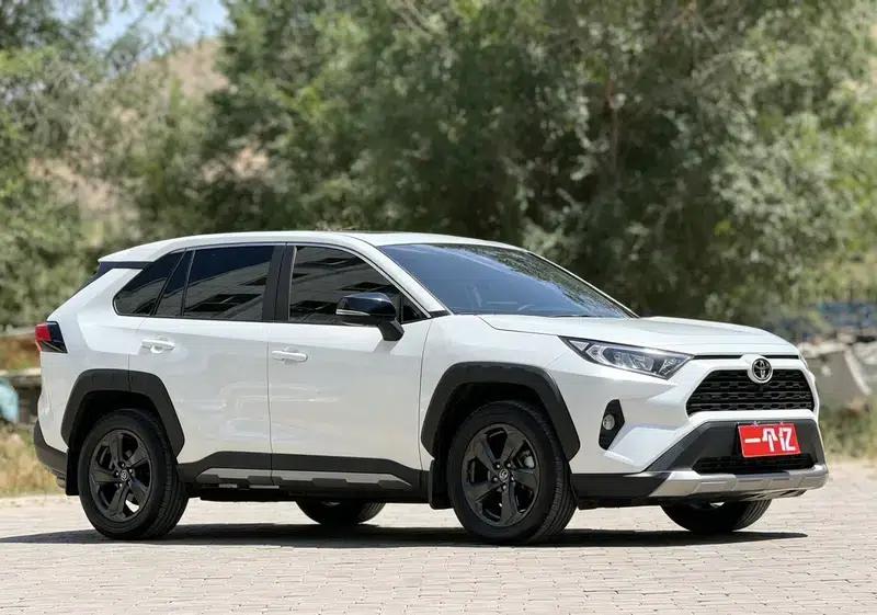 2022 RAV4 2.0L CVT 4WD Fashion Plus Edition — миниатюра 3