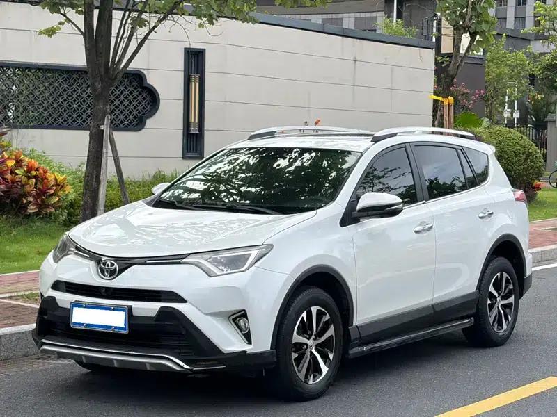 2016 RAV4 2.0L CVT 2WD Fashion Edition — миниатюра 1