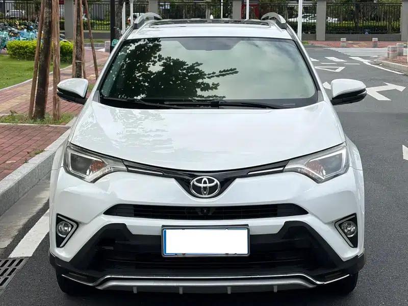 2016 RAV4 2.0L CVT 2WD Fashion Edition — миниатюра 2