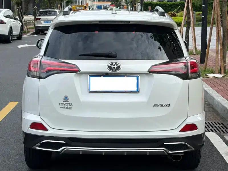 2016 RAV4 2.0L CVT 2WD Fashion Edition — миниатюра 4