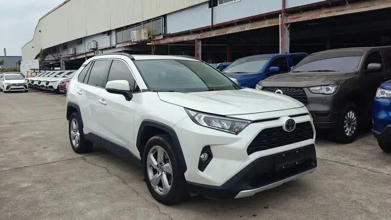 RAV4 2020 2.0L CVT 4WD Fashion Plus Edition — миниатюра 3