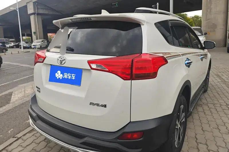 2015 RAV4 2.0L CVT 2WD Fashion Edition — миниатюра 3