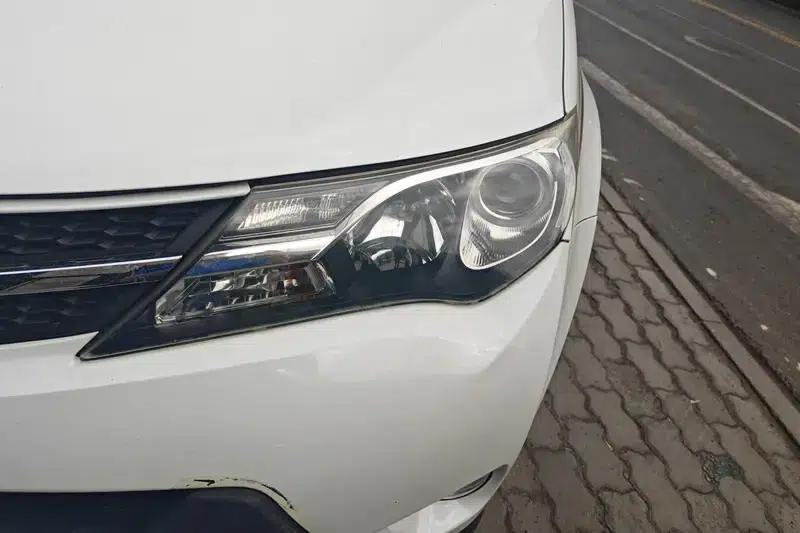 2015 RAV4 2.0L CVT 2WD Fashion Edition — миниатюра 4