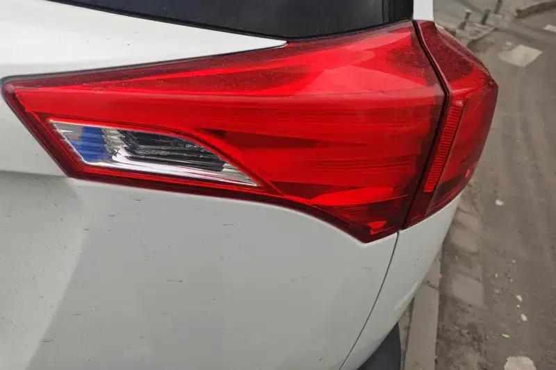 2015 RAV4 2.0L CVT 2WD Fashion Edition — миниатюра 5