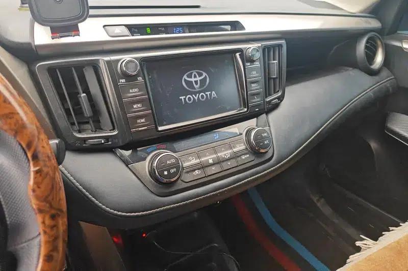 2015 RAV4 2.0L CVT 2WD Fashion Edition — миниатюра 8