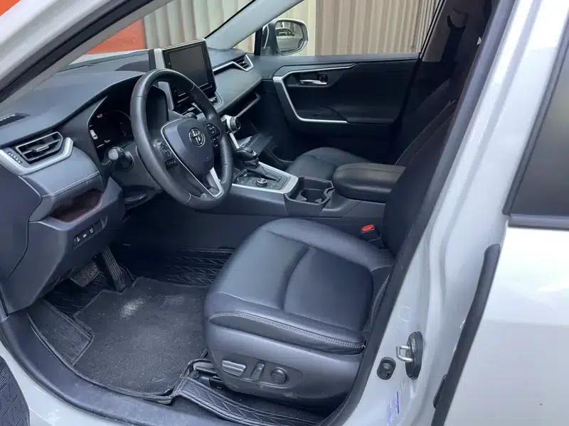 2020 RAV4 2.0L CVT 4WD Premium Edition — миниатюра 14