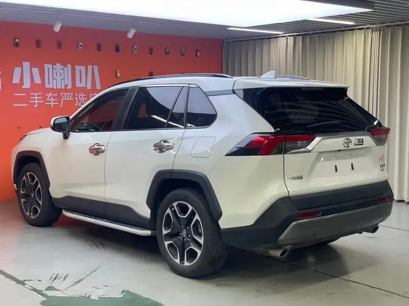2020 RAV4 2.0L CVT 4WD Premium Edition — миниатюра 4