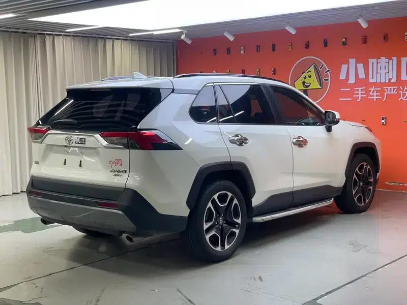 2020 RAV4 2.0L CVT 4WD Premium Edition — миниатюра 6