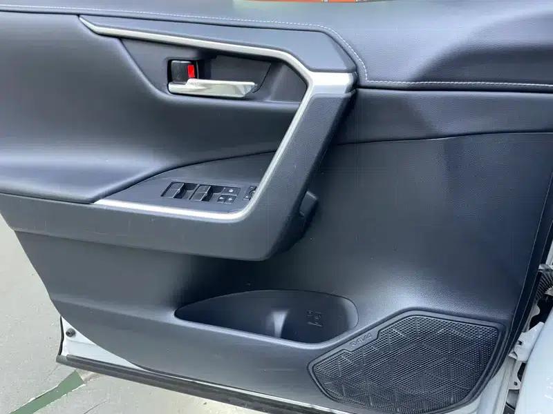 2020 RAV4 2.0L CVT 4WD Premium Edition — миниатюра 7