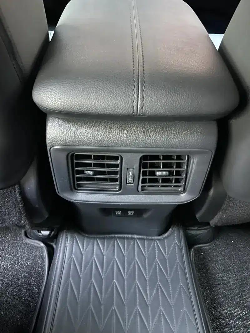 2020 RAV4 2.0L CVT 4WD Premium Edition — миниатюра 8