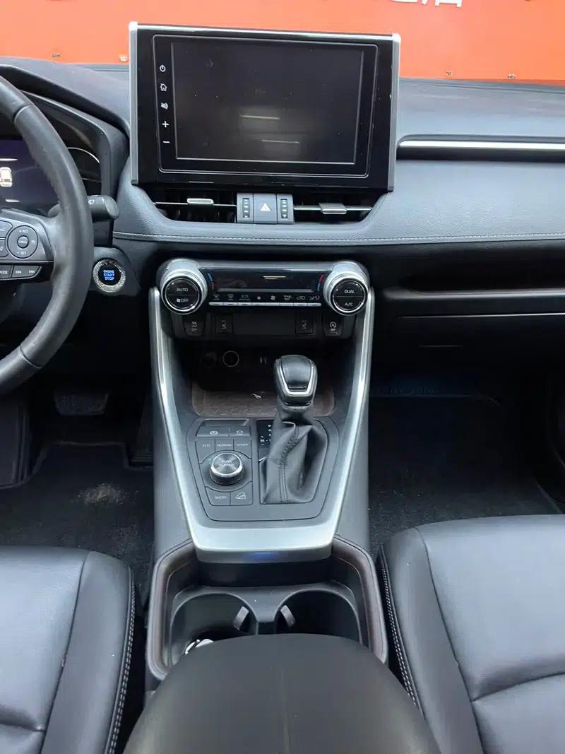 2020 RAV4 2.0L CVT 4WD Premium Edition — миниатюра 9