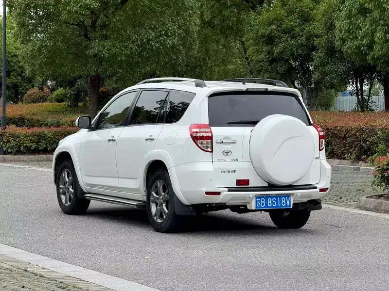 2013 RAV4 Special Edition 2.4L Automatic 4WD Premium — миниатюра 4