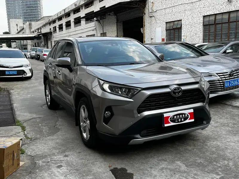 RAV4 2020 2.0L CVT 2WD Fashion Edition — миниатюра 3