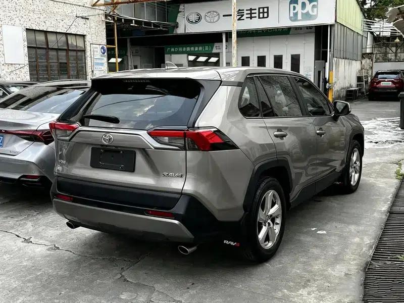 RAV4 2020 2.0L CVT 2WD Fashion Edition — миниатюра 7