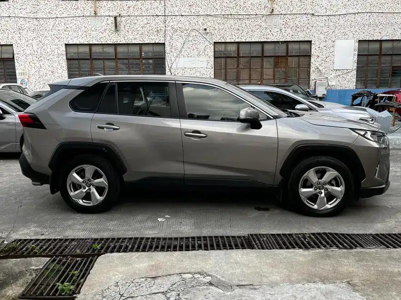 RAV4 2020 2.0L CVT 2WD Fashion Edition — миниатюра 8