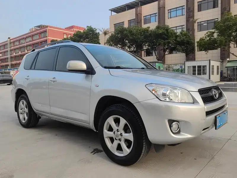 2011 RAV4 2.0L Automatic Classic Edition — миниатюра 3