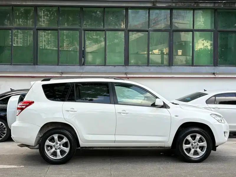 2011 RAV4 2.0L Automatic Classic Edition — миниатюра 5