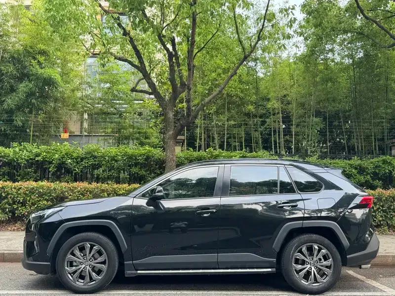 2023 RAV4 2.0L CVT 2WD Fashion Plus Edition — миниатюра 3