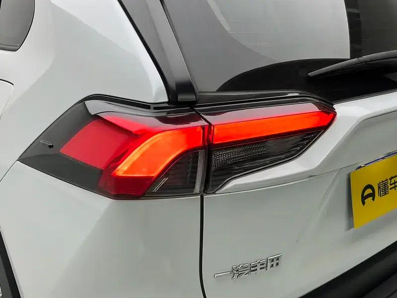 2021 Toyota RAV4 2.0L CVT 2WD Urban Edition — миниатюра 13