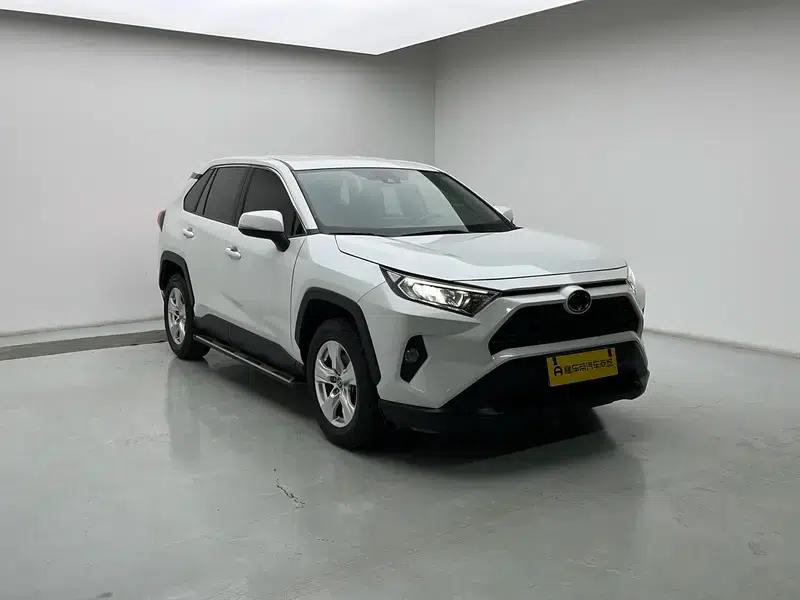 2021 Toyota RAV4 2.0L CVT 2WD Urban Edition — миниатюра 3