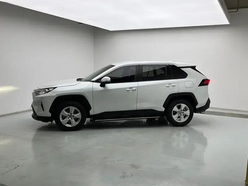 2021 Toyota RAV4 2.0L CVT 2WD Urban Edition — миниатюра 4