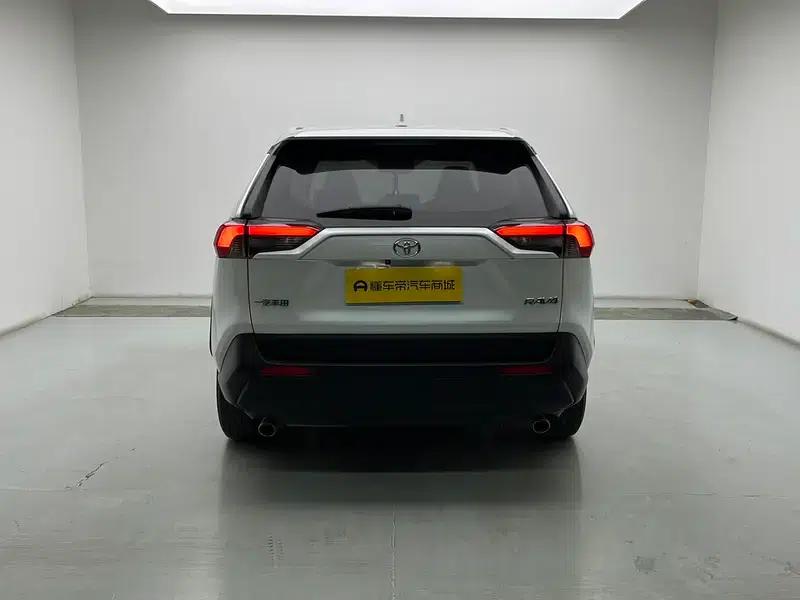 2021 Toyota RAV4 2.0L CVT 2WD Urban Edition — миниатюра 6