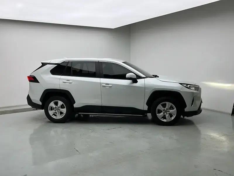 2021 Toyota RAV4 2.0L CVT 2WD Urban Edition — миниатюра 8