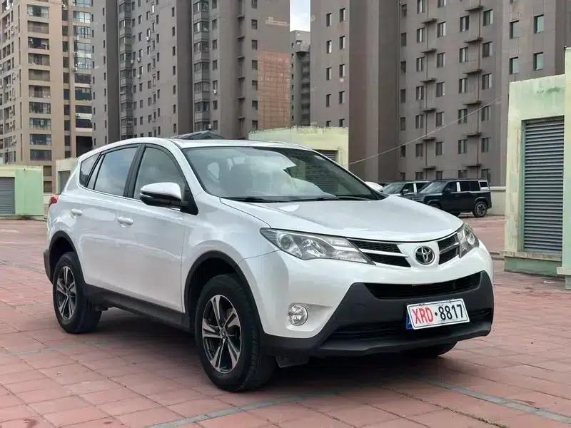 2015 RAV4 2.0L CVT 2WD Fashion Edition — миниатюра 3