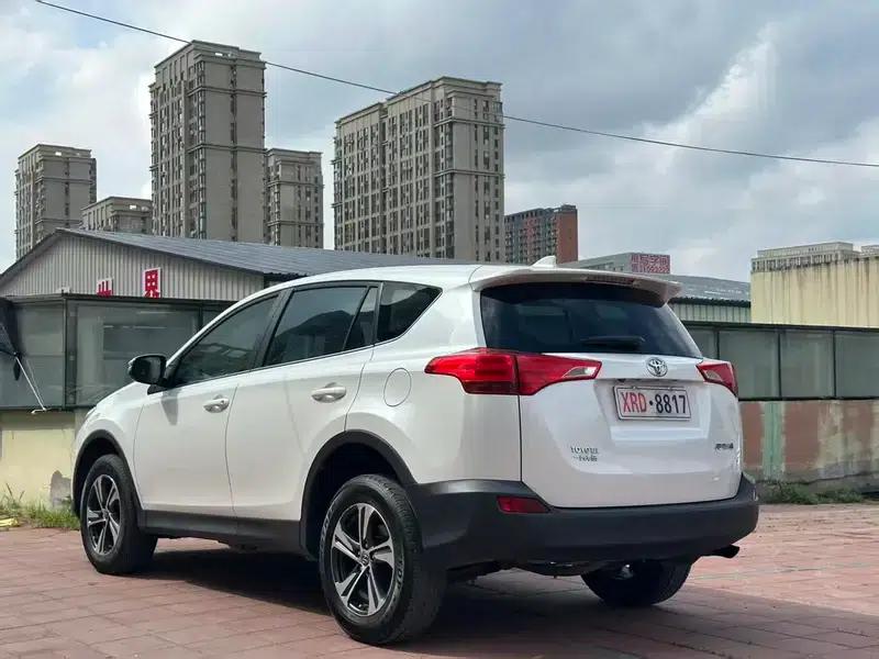 2015 RAV4 2.0L CVT 2WD Fashion Edition — миниатюра 4