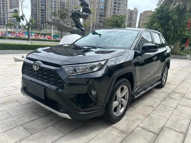 2021 RAV4 2.0L CVT 2WD Fashion Plus Edition — миниатюра 1