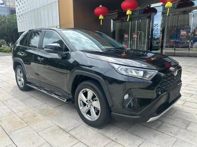 2021 RAV4 2.0L CVT 2WD Fashion Plus Edition — миниатюра 3