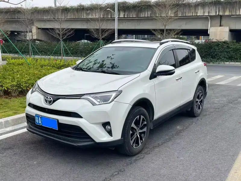 2016 RAV4 2.0L CVT 2WD Fashion Edition — миниатюра 1
