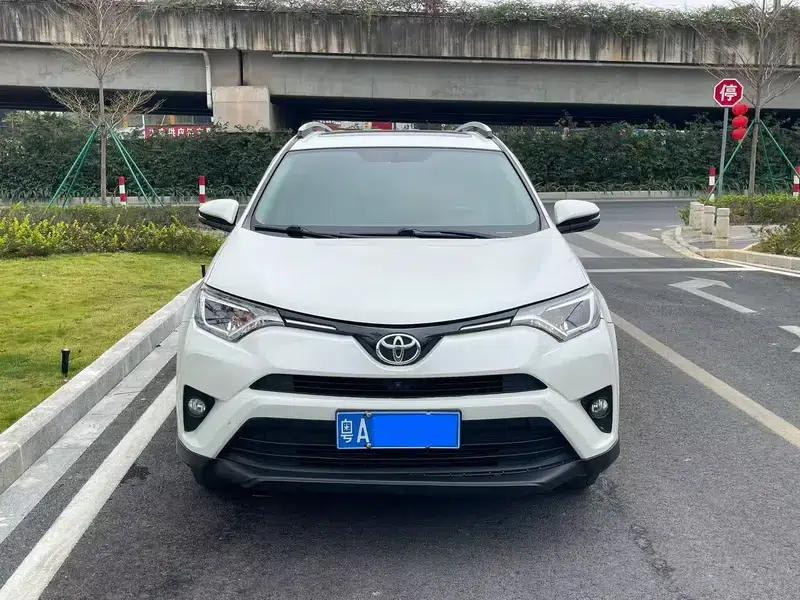 2016 RAV4 2.0L CVT 2WD Fashion Edition — миниатюра 2