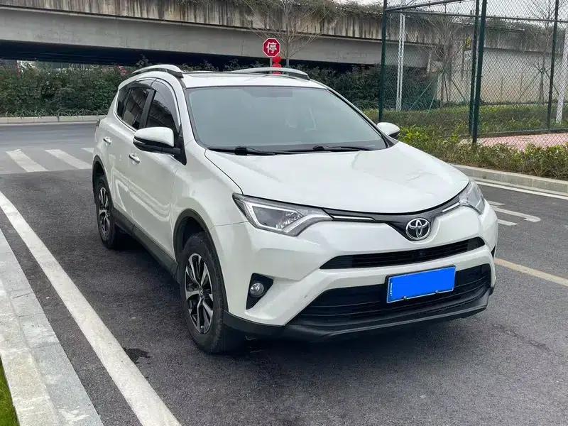 2016 RAV4 2.0L CVT 2WD Fashion Edition — миниатюра 3