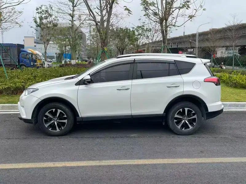 2016 RAV4 2.0L CVT 2WD Fashion Edition — миниатюра 4