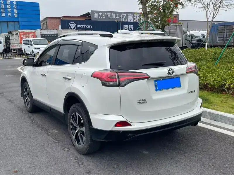 2016 RAV4 2.0L CVT 2WD Fashion Edition — миниатюра 5