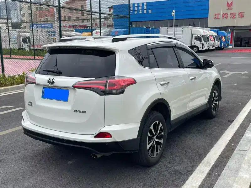 2016 RAV4 2.0L CVT 2WD Fashion Edition — миниатюра 7