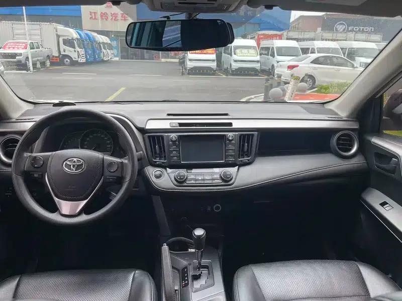 2016 RAV4 2.0L CVT 2WD Fashion Edition — миниатюра 8