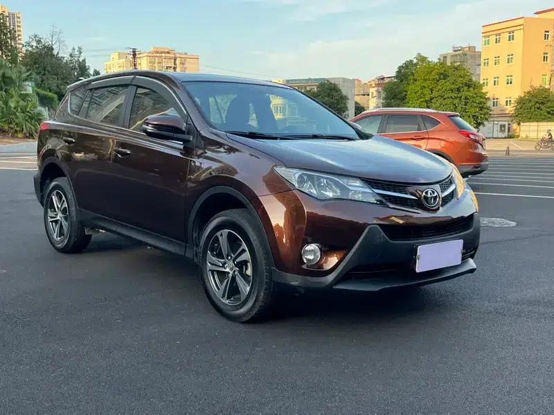 2015 RAV4 2.0L CVT 2WD Fashion Edition — миниатюра 3