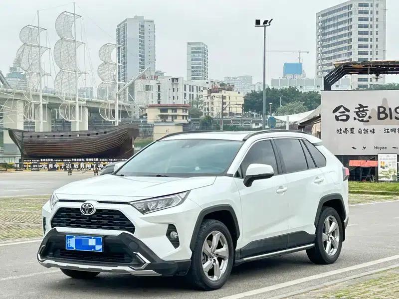 2022 Toyota RAV4 2.0L CVT 2WD Fashion Edition — миниатюра 1