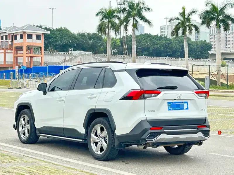 2022 Toyota RAV4 2.0L CVT 2WD Fashion Edition — миниатюра 4