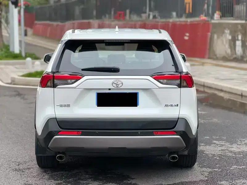 2021 RAV4 2.0L CVT 2WD Fashion Plus Edition — миниатюра 3